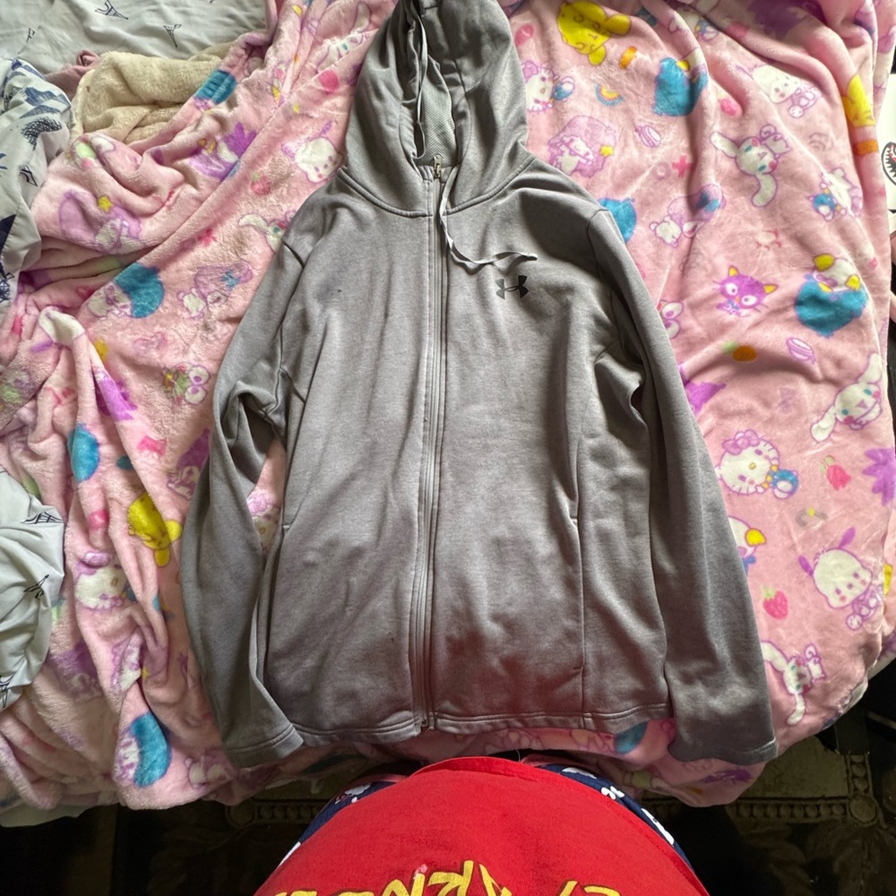 Under Armour Gray Sweatshirt Comfortable Athletic Hoodie